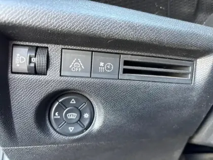 Photo 11 Citroën C4 e- 136 ch Automatique