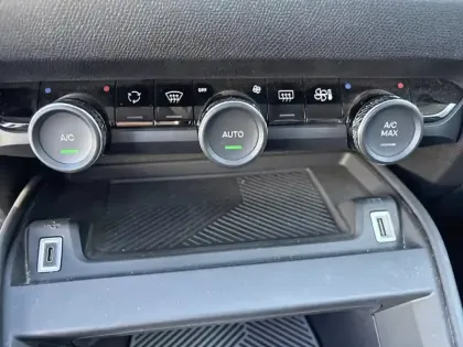 Photo 7 Citroën C4 e- 136 ch Automatique