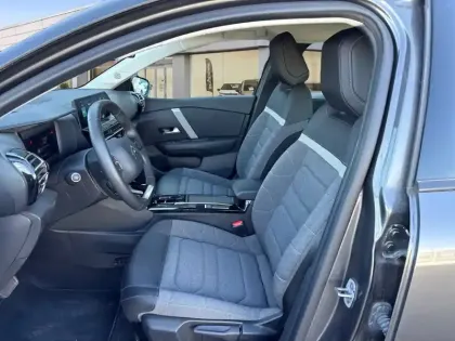 Photo 8 Citroën C4 e- 136 ch Automatique