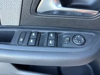 Photo 15 Citroën C4 e- 136 ch Automatique