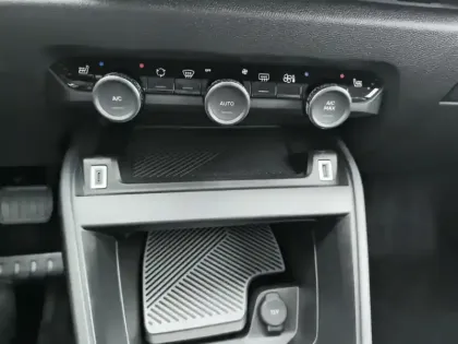 Photo 19 Citroën C4  Hybride 136 e-DCS6