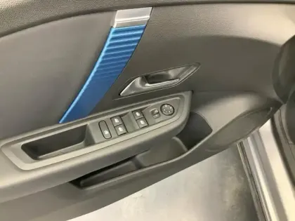 Photo 15 Citroën C4 e- 136 ch Automatique