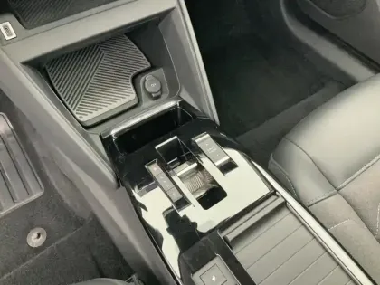 Photo 16 Citroën C4 e- 136 ch Automatique