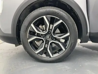 Photo 20 Citroën C4 e- 136 ch Automatique