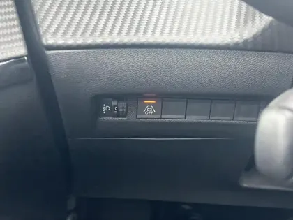 Photo 23 Peugeot 208  PureTech 100 S&S BVM6