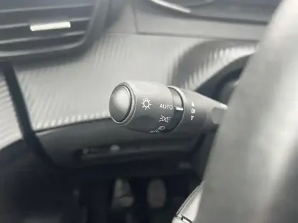 Photo 12 Peugeot 208  PureTech 100 S&S BVM6