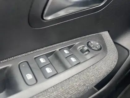 Photo 15 Peugeot 208  PureTech 100 S&S BVM6