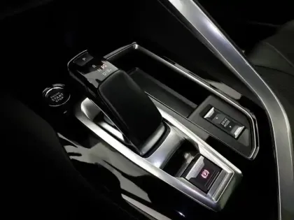 Photo 23 Peugeot 3008  Hybrid 225 e-EAT8