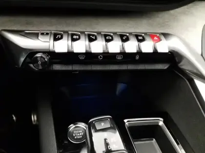 Photo 12 Peugeot 3008  Hybrid 225 e-EAT8