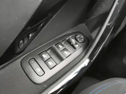 Photo 15 Peugeot 2008  PureTech 82ch S&S BVM5