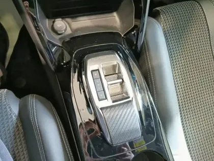 Photo 16 Peugeot 2008 Gén. II Ph1 NG GT 5