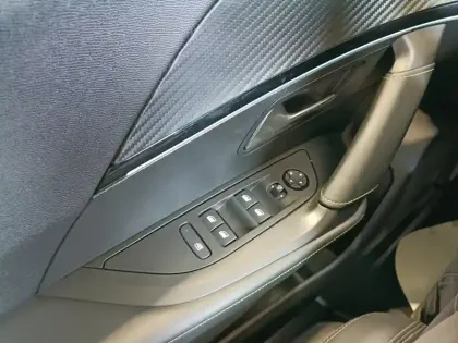 Photo 15 Peugeot 2008 Gén. II Ph1 NG GT 5