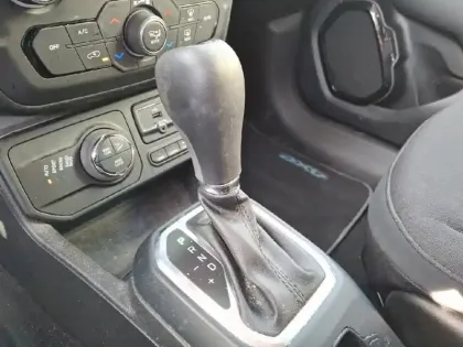 Photo 16 Jeep Renegade  1.3 Turbo T4 190 ch PHEV AT6 4xe eAWD