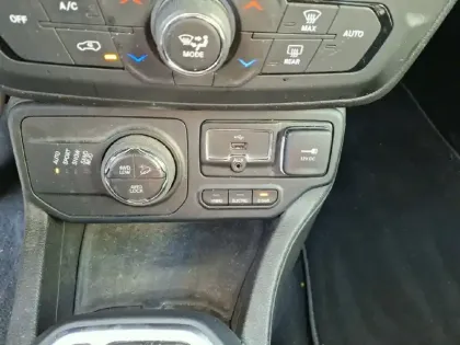 Photo 14 Jeep Renegade  1.3 Turbo T4 190 ch PHEV AT6 4xe eAWD