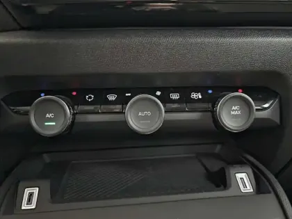 Photo 16 Citroën C4  Hybride 145 e-DCS6