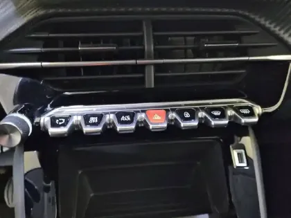 Photo 54 Peugeot 208  PureTech 75 S&S BVM5