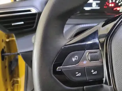 Photo 26 Peugeot 208  PureTech 75 S&S BVM5