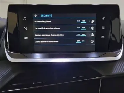 Photo 21 Peugeot 208  PureTech 75 S&S BVM5