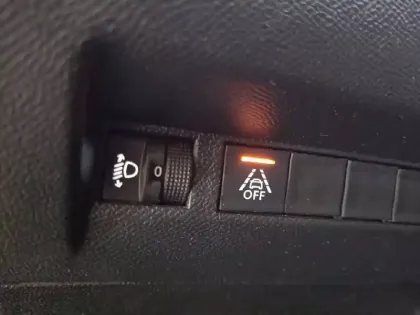 Photo 28 Peugeot 208  PureTech 75 S&S BVM5