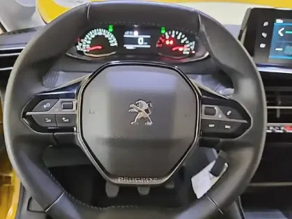 Photo 8 Peugeot 208  PureTech 75 S&S BVM5