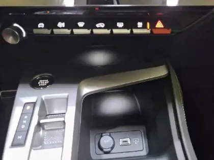 Photo 42 Peugeot 308  PureTech 130ch S&S EAT8