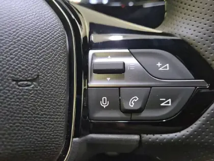 Photo 45 Peugeot 308  PureTech 130ch S&S EAT8