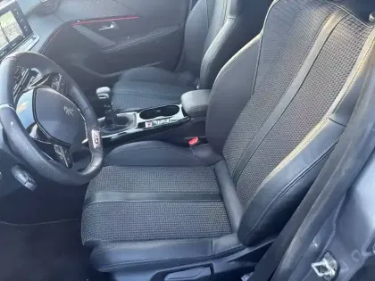 Photo 10 Peugeot 208  PureTech 100 S&S BVM6