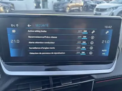 Photo 20 Peugeot 208  PureTech 100 S&S BVM6