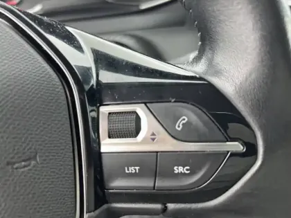 Photo 21 Peugeot 2008  PureTech 100 S&S BVM6