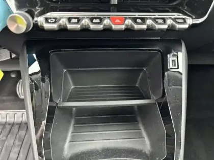 Photo 25 Peugeot 2008  PureTech 100 S&S BVM6