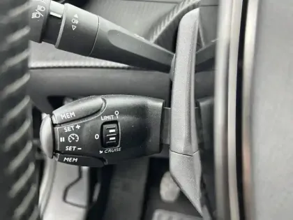 Photo 48 Peugeot 2008  PureTech 100 S&S BVM6