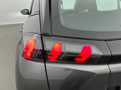 Photo 42 Peugeot 2008  PureTech 100 S&S BVM6