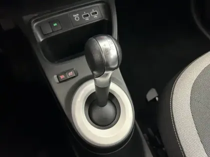 Photo 21 Renault Twingo  III E-Tech