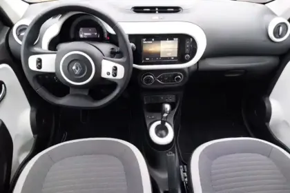 Photo 8 Renault Twingo  III E-Tech
