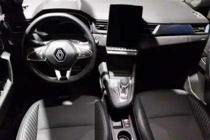 Photo 13 Renault Captur  E-Tech full hybrid 145 ch