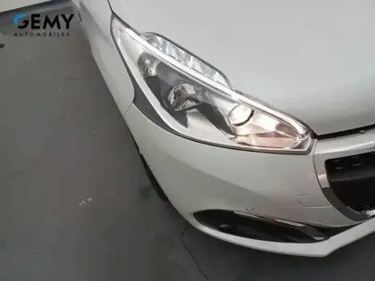 Photo 19 Peugeot 208 Gén. I Ph2 Tech Edition 5