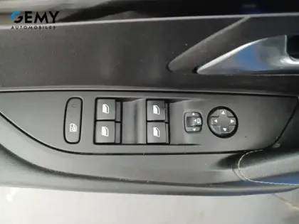 Photo 11 Peugeot 208  Electrique 50 kWh 136ch