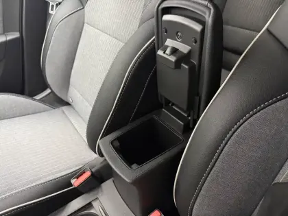 Photo 43 Renault Clio  E-Tech full hybrid 145 GSR2