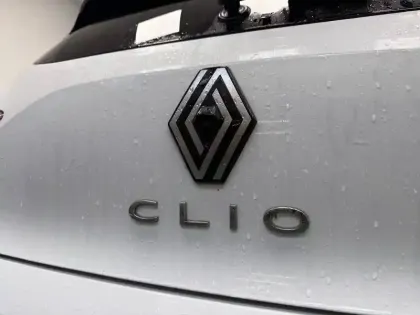 Photo 13 Renault Clio  E-Tech full hybrid 145 GSR2