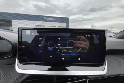 Photo 14 Peugeot 2008  Hybrid 145 e-DCS6