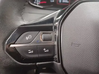 Photo 21 Peugeot 208  PureTech 100 S&S BVM6