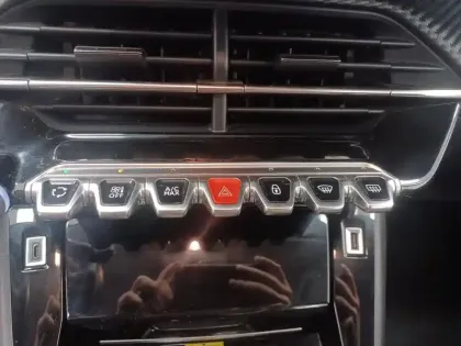 Photo 24 Peugeot 208  PureTech 100 S&S BVM6