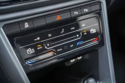 Photo 26 Volkswagen T-roc  1.0 TSI 116 Start/Stop BVM6