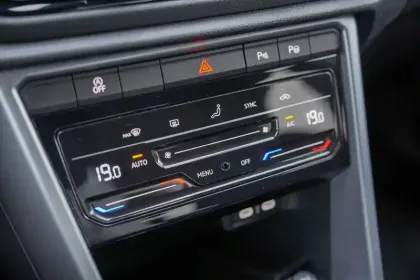 Photo 32 Volkswagen T-roc  1.0 TSI 116 Start/Stop BVM6