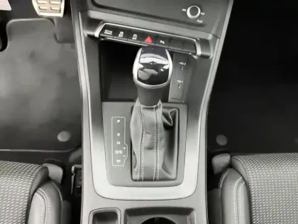 Photo 16 Audi Q3  35 TFSI 150 ch S tronic 7