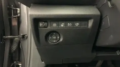 Photo 17 Citroën C4 e- 136 ch Automatique