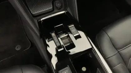 Photo 21 Citroën C4 e- 136 ch Automatique