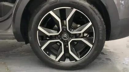 Photo 14 Citroën C4 e- 136 ch Automatique