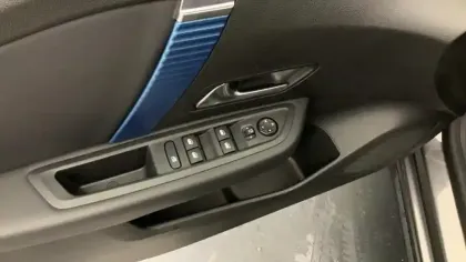 Photo 16 Citroën C4 e- 136 ch Automatique