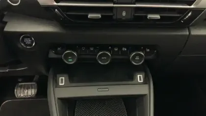 Photo 12 Citroën C4 e- 136 ch Automatique